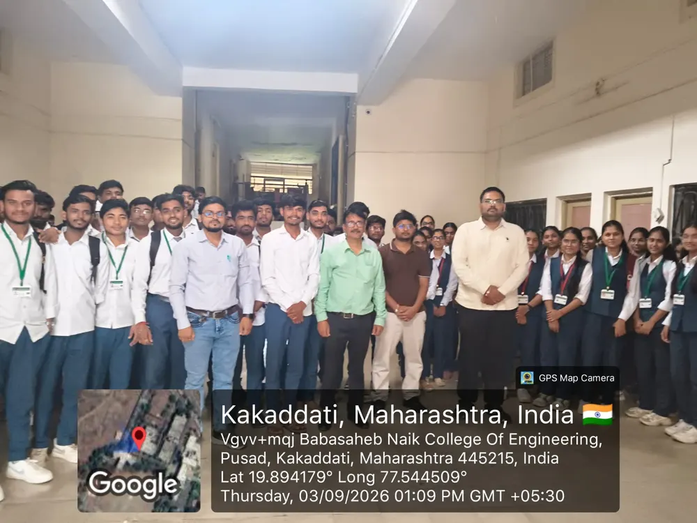 Group photo of workshop students with instructor Sujeet Chavhan and faculty